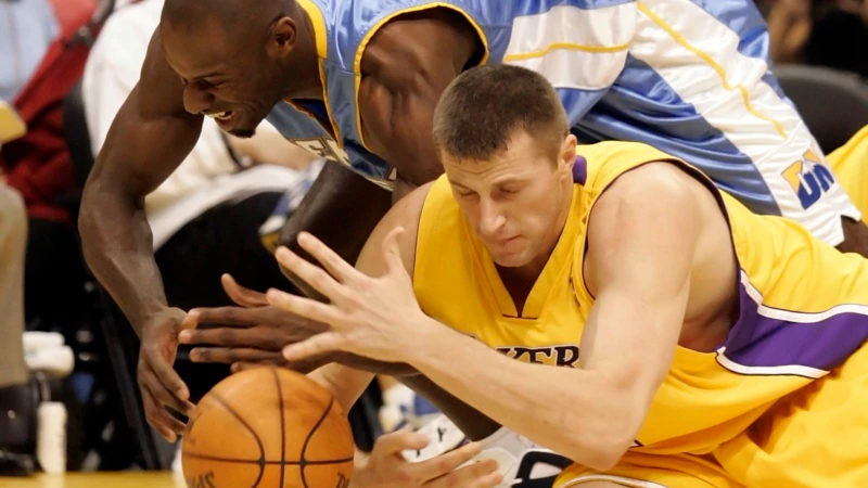 Former Los Angeles Laker Medvedenko Auctions NBA Title Rings for Ukraine