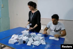 Tunisians Back New Constitution in Early Results, but Turnout Just 25%