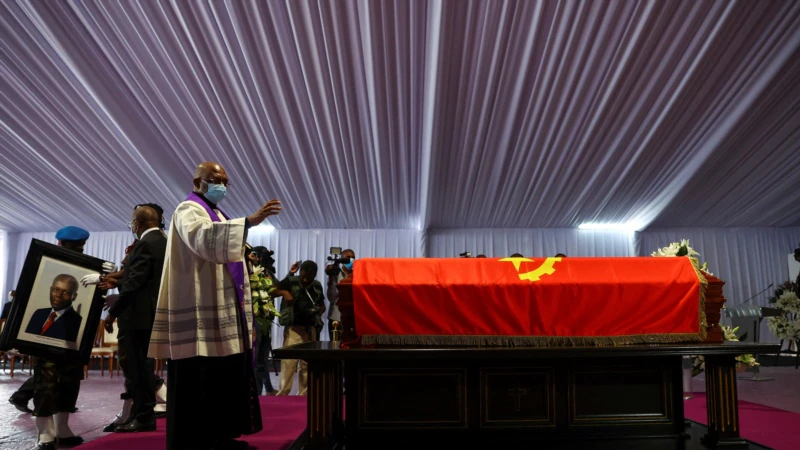 Angolans Gather for Funeral Of Ex-leader Dos Santos Amid Vote Dispute