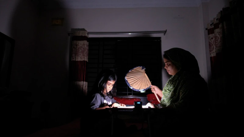 Bangladesh Cuts School, Office Hours to Save Electricity