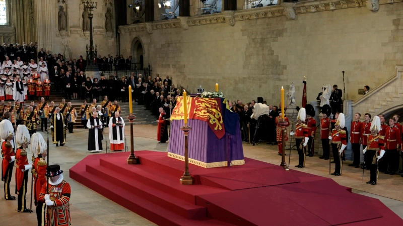 In Photos: Solemn Procession of Queen Elizabeth's Coffin to Westminster Hall