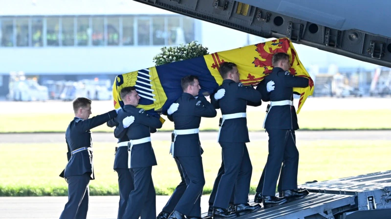 In Photos: Queen Elizabeth's Final Journey from Scotland to London