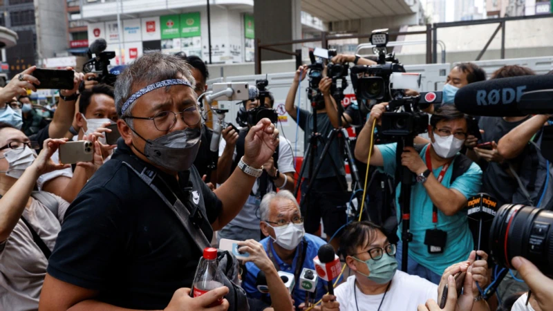 Head of Hong Kong Journalists Group Charged with Obstructing Police