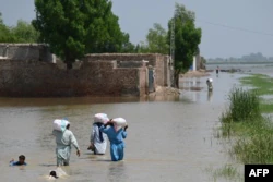 Huge Relief Operation for Pakistani Flood Survivors Gathers Steam