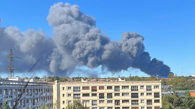 Fire Breaks Out at World's Biggest Produce Market in Paris