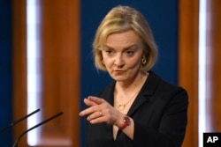 New UK Treasury Chief Insists Truss Retains Control 