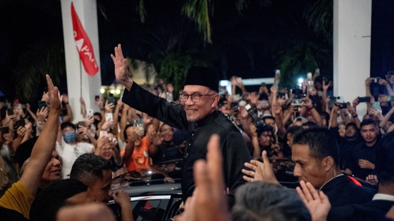 Malaysia’s New Government Fraught With Thorny Divisions 