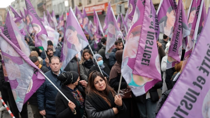 Kurds Hold March of Mourning After Paris Shooting Kills 3