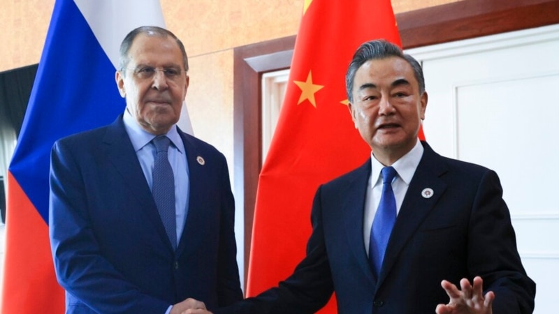 China's Foreign Minister Signals Deeper Ties With Russia