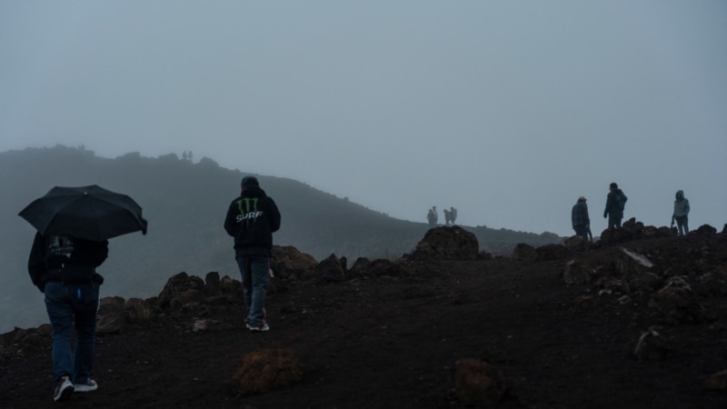 Mauna Lao Lava Inches Toward Highway 