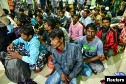 UN Urges Countries to Help Rohingya at Sea as Hundreds Land in Indonesia