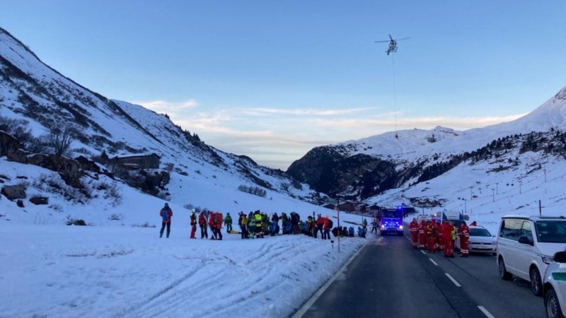 Austria Avalanche Leaves up to 10 Missing, Reports Say