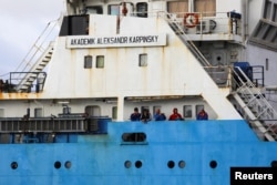 Protesters Say Russian Ship Bound for Antarctica Unwelcome at South African Port  