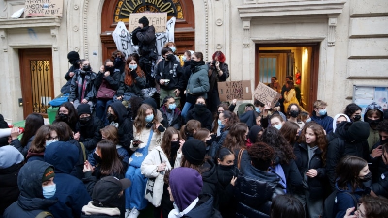 New Round of Strikes as French Workers Protest Pension Reforms