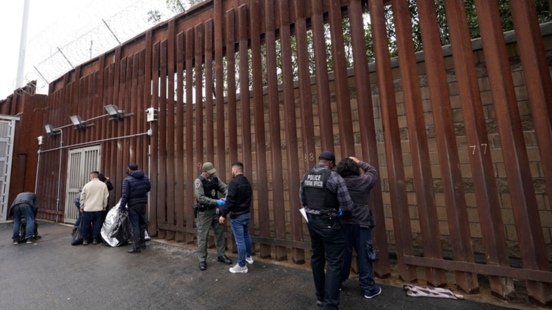 FBI Braces for Flood of DNA Samples From US-Mexico Border