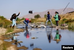 US Braces for More Migrant Crossings as Border Restrictions Set to End