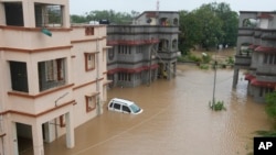 Western India Hit by Cyclone Biparjoy