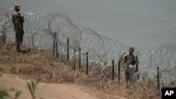 Texas Set to Use Rio Grande Buoys in Bid to Curb Border Crossings 