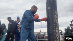 US Boxer Mayweather Stumps for Zimbabwe's Ruling Party