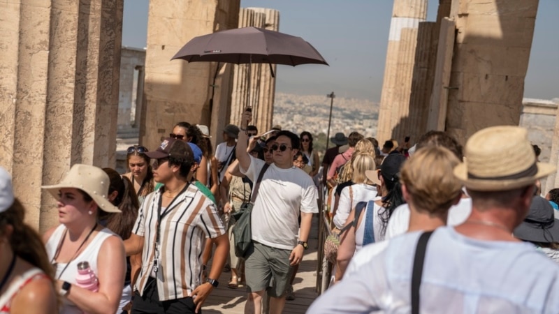 Greece to Limit Acropolis Visitors to 20,000 Daily