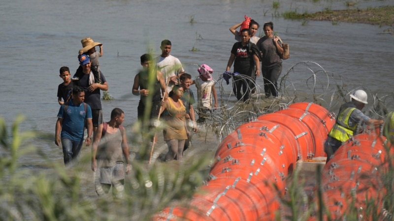 Body Found in Rio Grande Anti-Migrant Buoys, Mexico Says