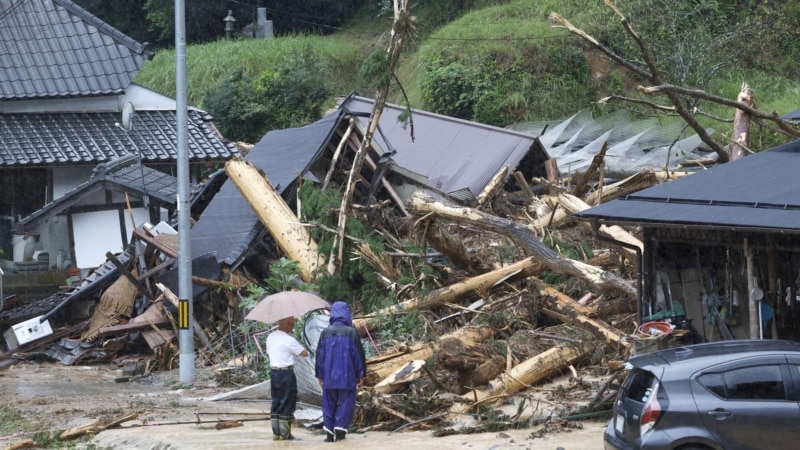 Strong Tropical Storm Lashes Japan, Disrupts Holiday Travel