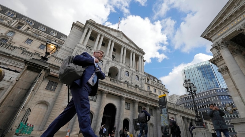 Bank of England Joins US Fed in Avoiding Another Interest Rate Hike After Inflation Declines