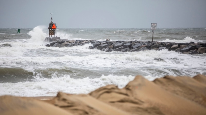 Tropical Storm Ophelia Arrives on US East Coast