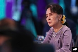 Former Australian Adviser to Aung San Suu Kyi Calls for Sanctions on Myanmar's Banks  