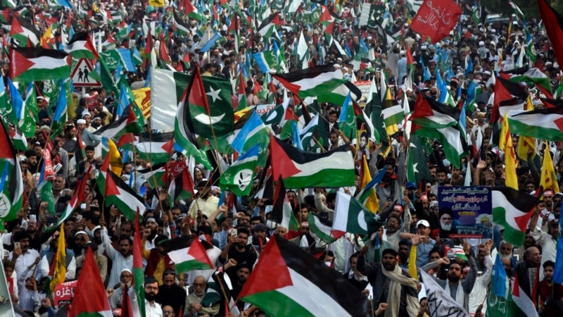 Thousands Rally in Pakistan Against Israel's Bombing in Gaza 