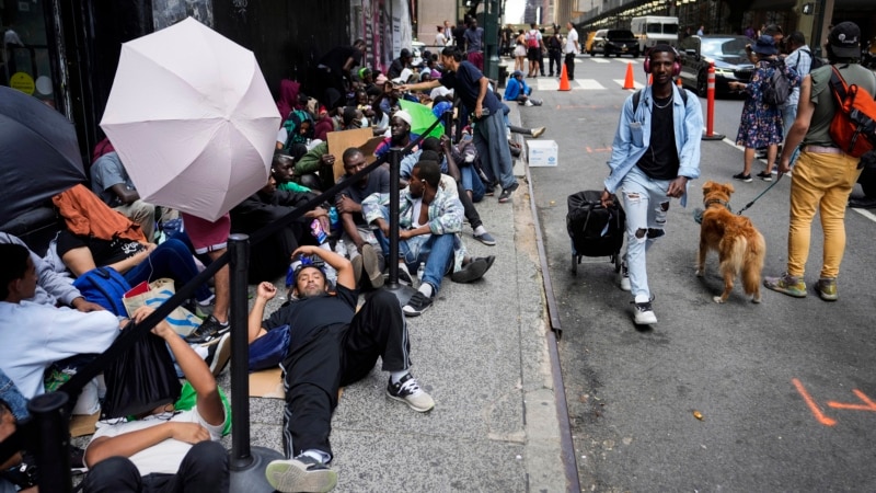 New York Governor Backs Suspension of 'Right to Shelter' as Migrant Influx Strains City