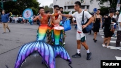 Taiwan Presidential Front-Runner Joins East Asia's Largest Pride March