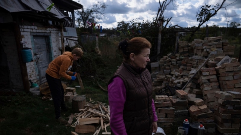 Ukrainians Prepare Firewood, Candles to Brace for Winter of Russian Strikes on Energy Grid