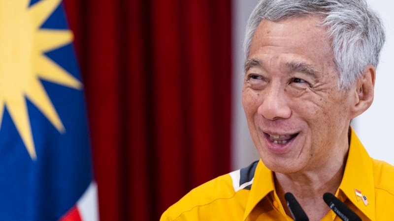 Singapore PM Says Succession to Happen Before Next Election