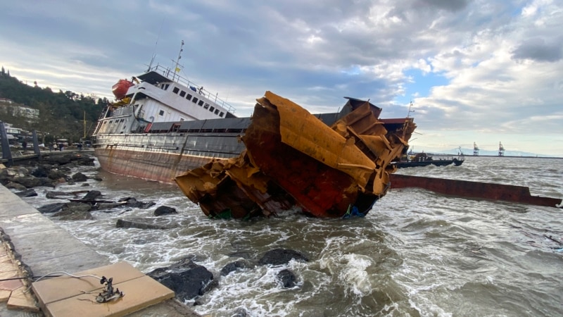 Storms in Turkey Leave 9 Dead, Sink Cargo Ship, 11 Missing