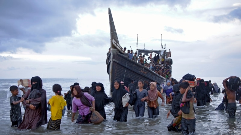 240 Rohingya Refugees Afloat Off Indonesia After Twice Refused by Residents