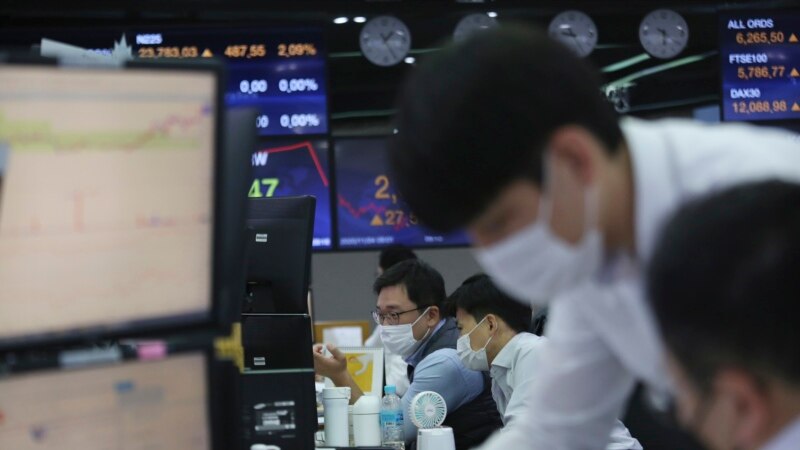 Shares Slip in Asia After Quick Spike