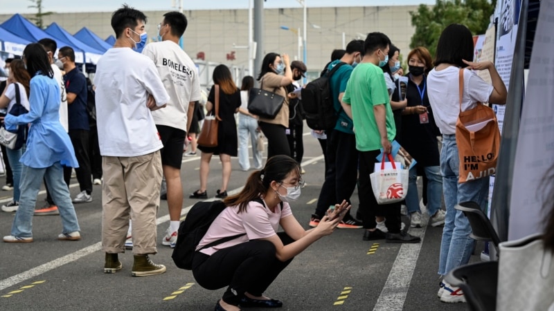 College Graduates in China Work Two Jobs to Make a Living