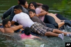 Jungle Between Colombia and Panama Becomes a Highway for Migrants From Around The World 