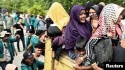 Indonesian Protesters Storm Refugee Shelter Calling for Deportation of Rohingya 