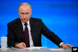 Putin: Moscow Wants to 'Reach an Agreement' on Return of Jailed American Journalist