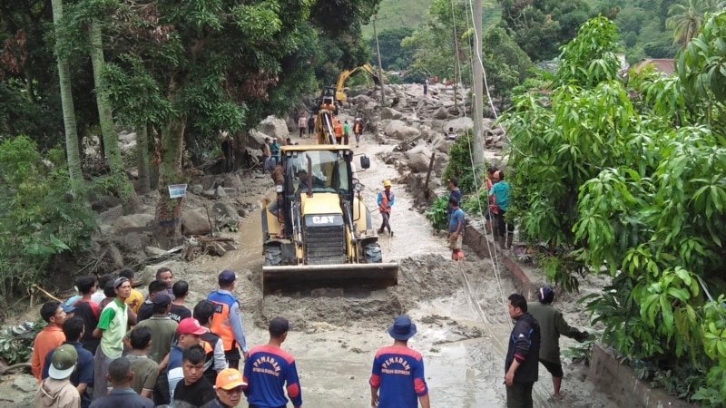 1 Dead, 11 Missing after Landslide, Flash Floods Hit Indonesia's Sumatra Island