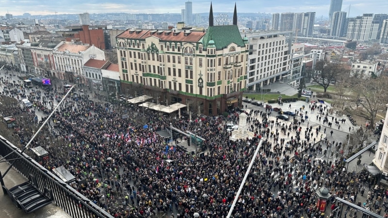 Thousands Accuse Serbia's Ruling Populists of Election Fraud at Rally