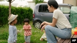 Film Documents Plight of Japan's Single Mothers