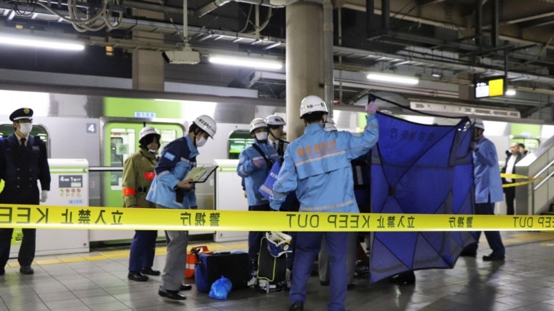 Three Men Injured in Stabbing Incident on Tokyo Train; Woman in Custody