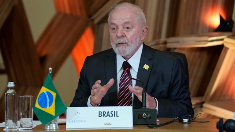 Brazil’s President Fires Intelligence Agency’s Second-in-Command