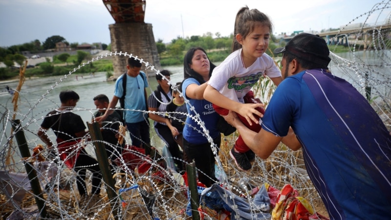 US Supreme Court Lets Border Patrol Cut Razor Wire Installed in Texas