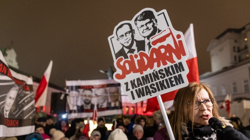 Poland's President Announces Plan to Pardon 2 Convicted Politicians