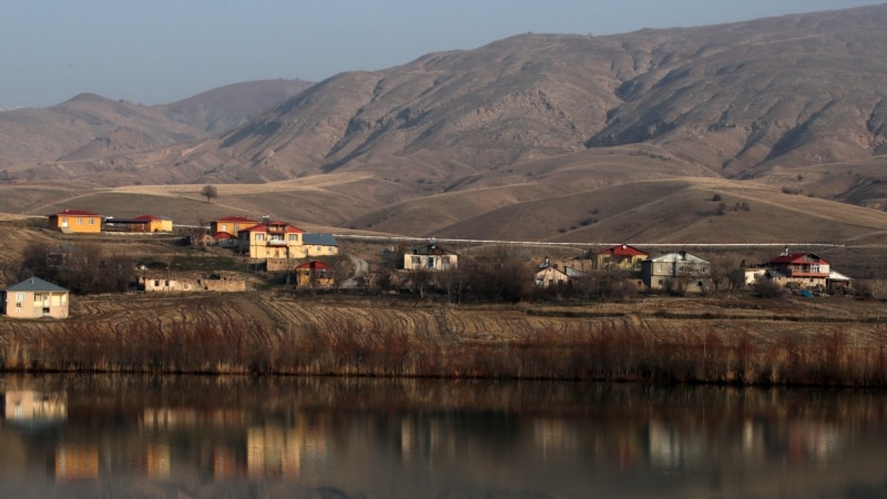 Landslide Traps Turkish Mine Workers