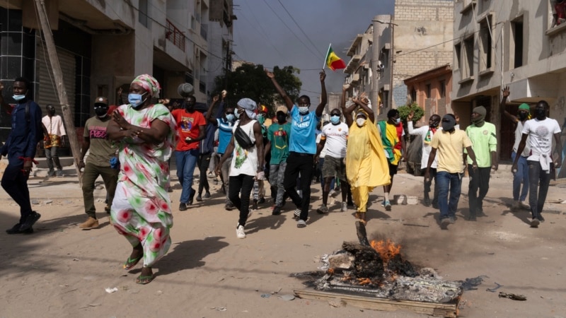 Senegal Suspends Mobile Internet, Bans Election Delay Demonstration